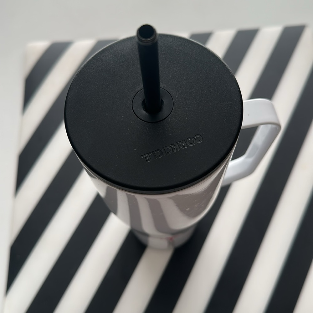 30 oz (890 ml) Corkcicle White/Black Tumbler - Picture 2 of 3